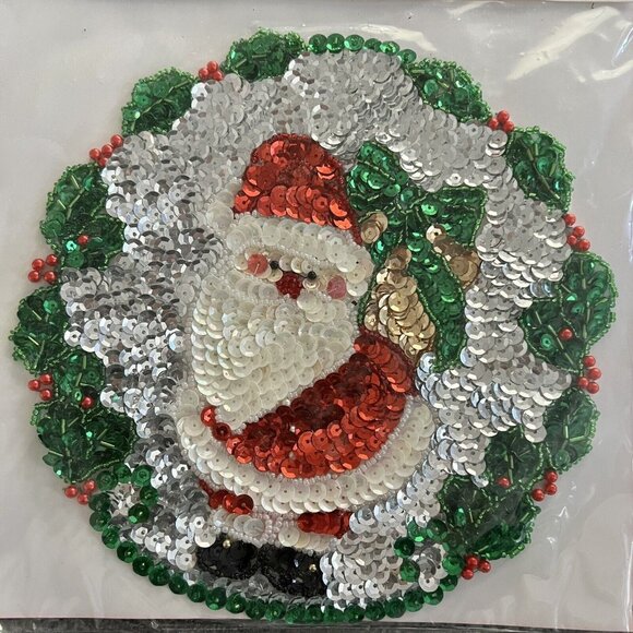 Leewards Santa Wreath Sequin Applique Beaded Christmas Holiday New - Picture 1 of 3